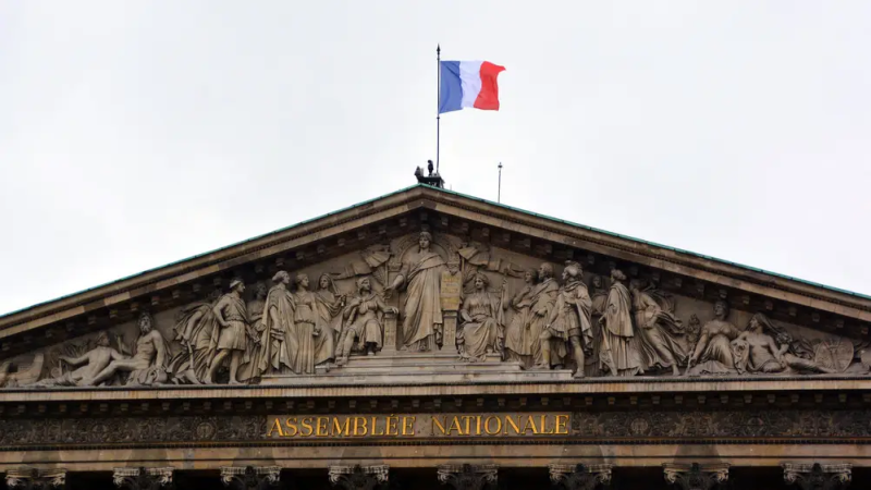 Франция готовится к голосованию о доверии правительству Астане