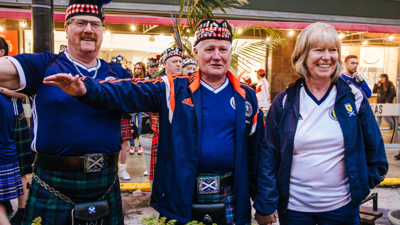 Казахстан в Европе: Футбольные фанаты обсуждают после матча Лиги чемпионов в Глазго Астане