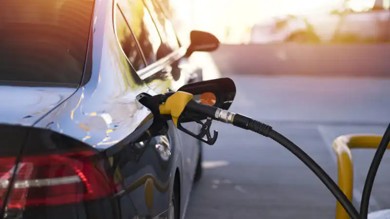 Казахстан готовится к осеннему топливному кризису: рост цен на бензин может обернуться экономическими трудностями для граждан Астане