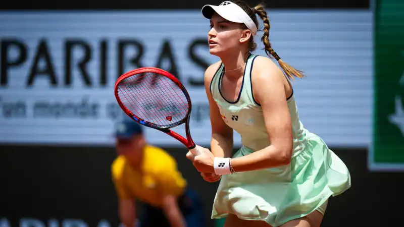 Елена Рыбакина одержала впечатляющую победу над первой ракеткой мира Ариной Соболенко на турнире WTA 1000, отметив, что обе теннисистки играли на высоком уровне. Астане