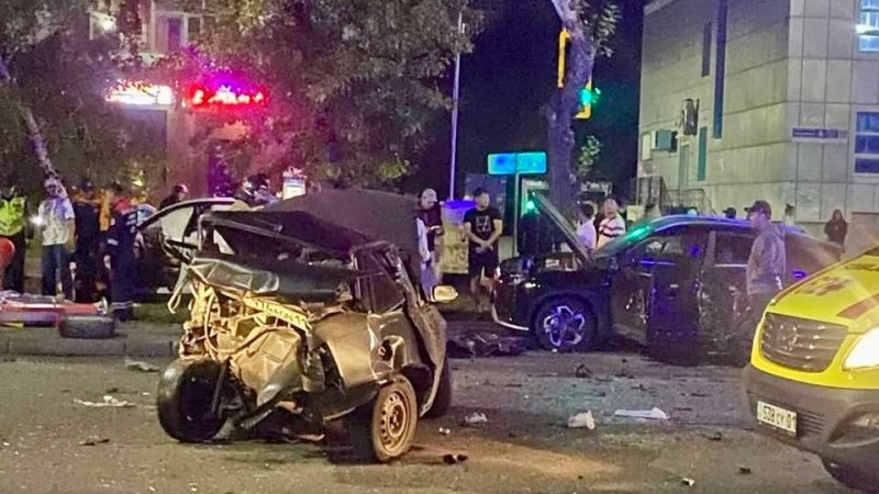 В Астане угонщик из Темиртау устроил крупное ДТП: три человека пострадали Астане