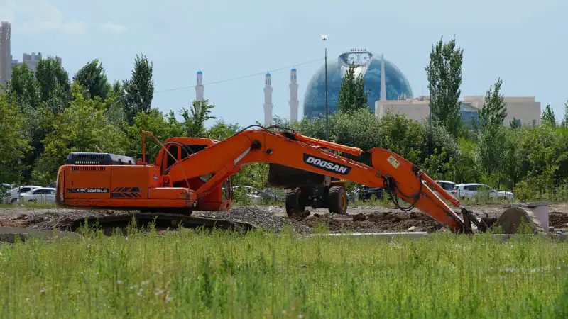 В сердце Астаны снова бьётся пульс: лакомый кусок земли на распутье между надеждами и разочарованиями Астане