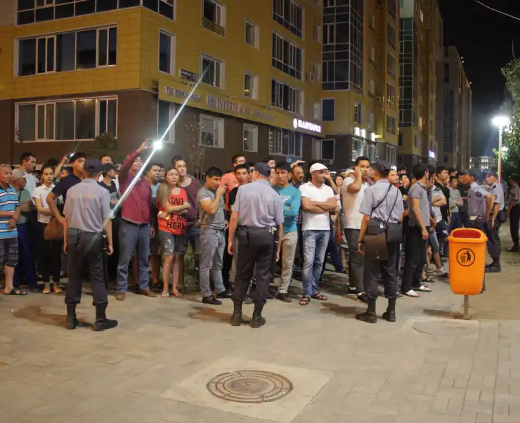 На месте массовой драки у Abu Dhabi Plaza, 2017 год