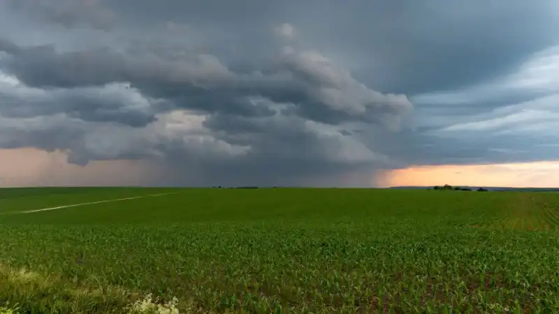 Астана и Алматы под ударом стихии: грозы и град ожидаются с 30 июля по 1 августа Астане