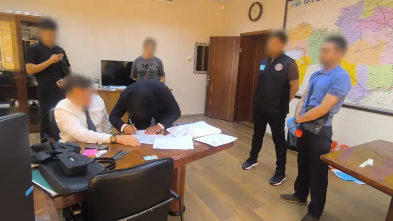 Кто ответит за скандал с вице-министром транспорта в Алматы: Бозумбаев и вице-премьер на горячем заседании 15 октября Астане