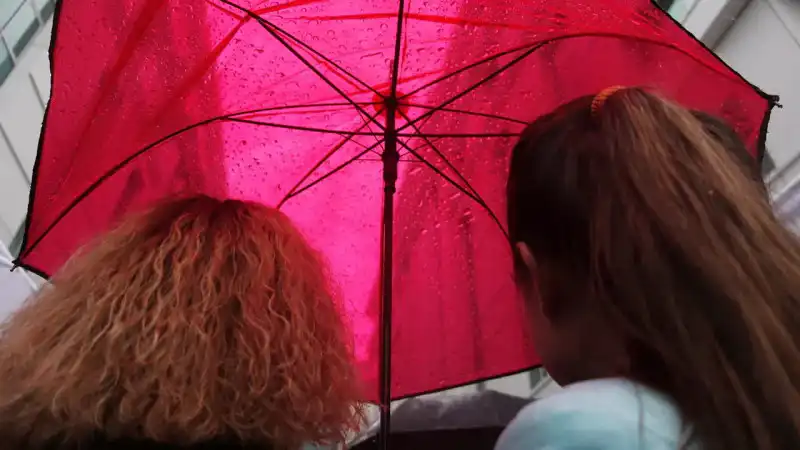 Казахстан под натиском небесного художника: 7 августа дождь и шквалы раскрасят небо в серые тона Астане