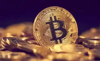 Биткоин достигает новых высот, нефть поднимается в цене, но азиатские рынки остаются под давлением: последствия для глобальной экономики 14 августа