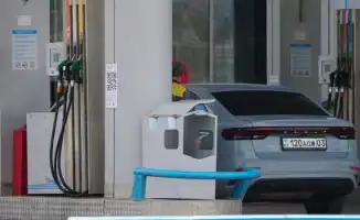 Цены на бензин в Казахстане продолжают расти: корреспонденты Tengrinews.kz зафиксировали увеличение цен на АИ-92 на заправках в Астане и других регионах.