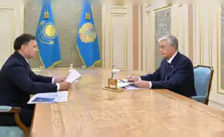 Президент Казахстана Касым-Жомарт Токаев встретился с председателем правления нацкомпании 'КазМунайГаз' Асхатом Хасеновым, где был представлен отчет о новых инвестициях двух крупных китайских компаний в Казахстан.
