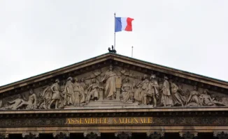 Франция готовится к голосованию о доверии правительству