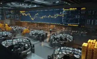 Казахстанские инвесторы в ожидании: рынки США падают, нефть и золото растут