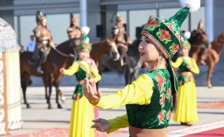 Торжественная встреча Токаева в Бишкеке: символ единства и культурного обмена между Казахстаном и Кыргызстаном