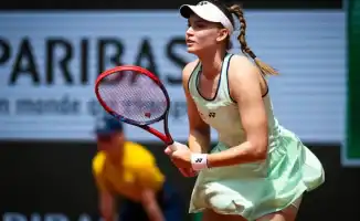 Елена Рыбакина одержала впечатляющую победу над первой ракеткой мира Ариной Соболенко на турнире WTA 1000, отметив, что обе теннисистки играли на высоком уровне.