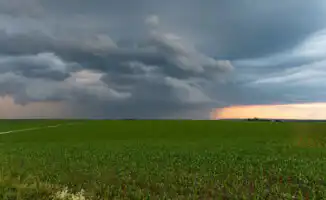 Астана и Алматы под ударом стихии: грозы и град ожидаются с 30 июля по 1 августа