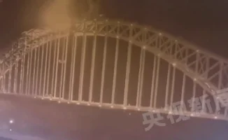 Трагедия в Цинхае: обрушение моста унесло жизни 12 человек, спасатели продолжают поиски