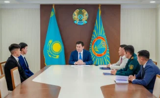 В Астане молодые военнослужащие получили ключи к знаниям: гранты как путеводные звезды в мир образования