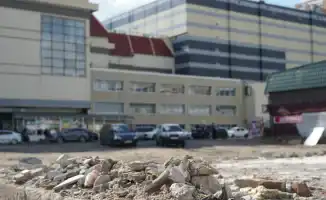 Сквер или пустырь? Тайны вокруг рынка 'Артём'!