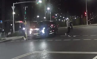 В Астане внедорожник сбил водителя электросамоката на пешеходном переходе