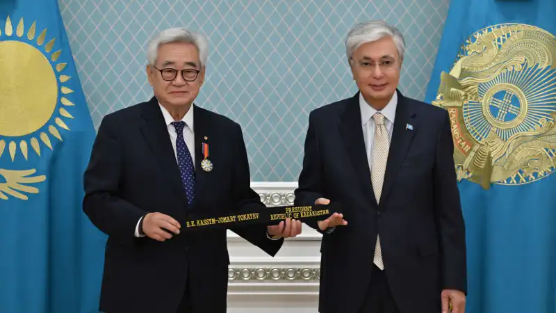 Касым-Жомарт Токаев: Президент Казахстана встал на одну ступень с легендами, получив черный пояс девятого дана от главы Всемирной федерации тхэквондо Астане