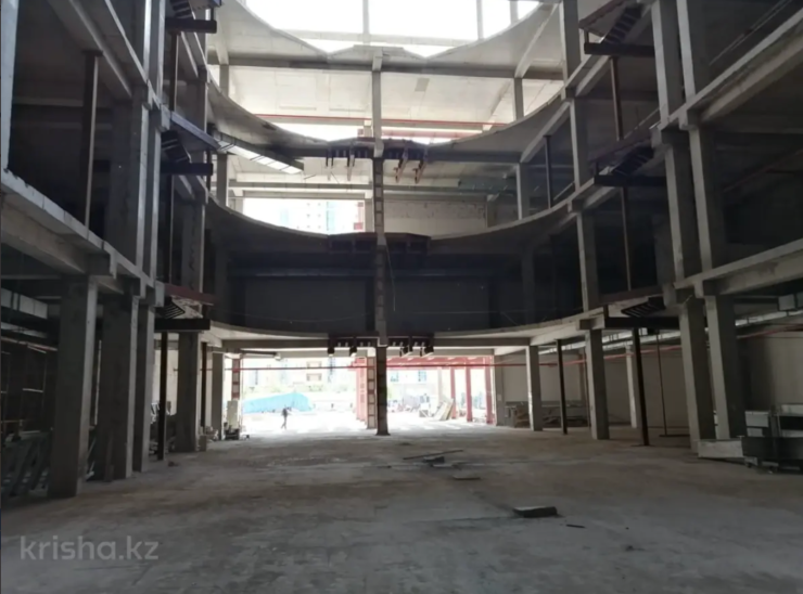 Здание недостроенного ТРЦ изнутри
