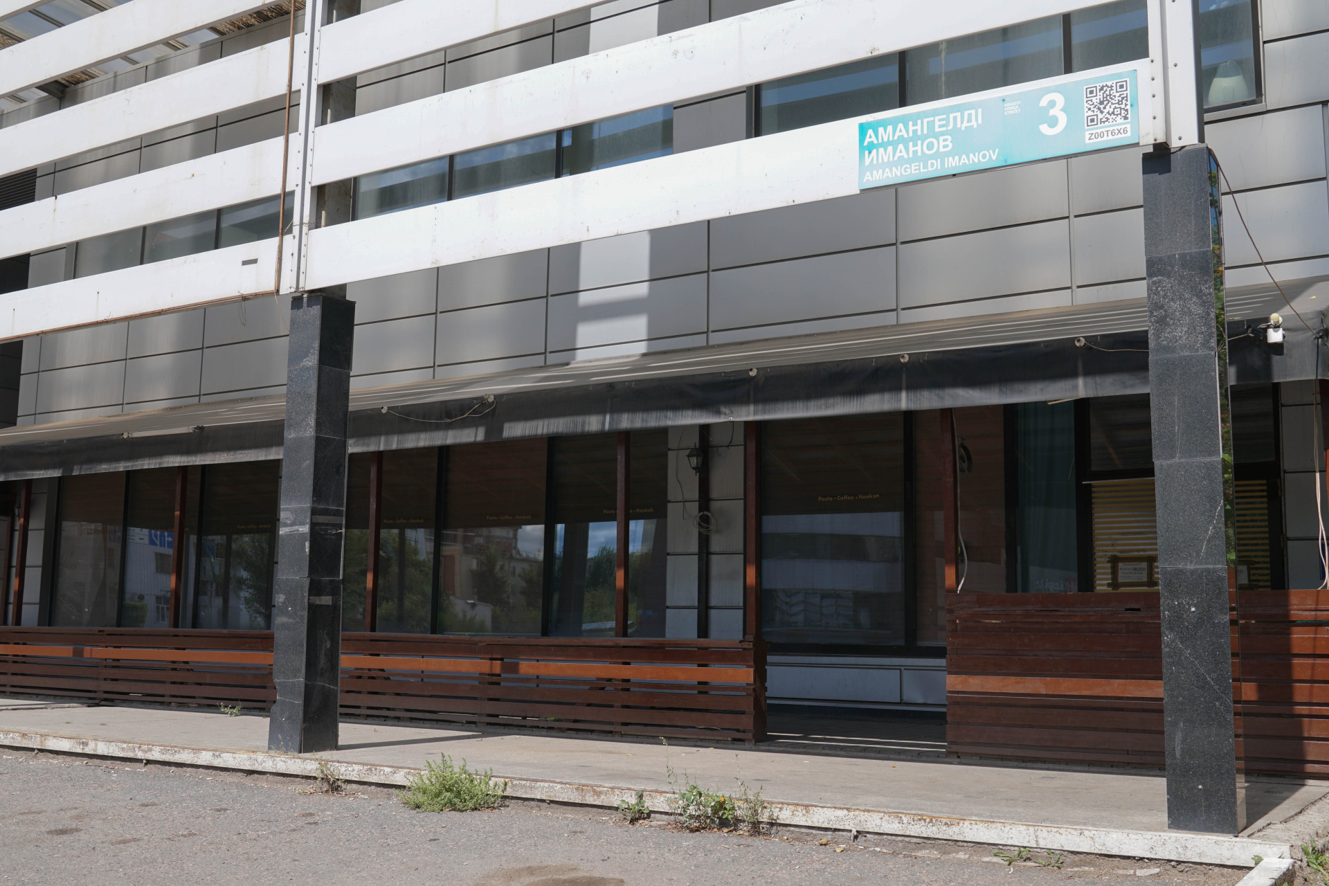 Территория недостроенного ТРЦ в Астане