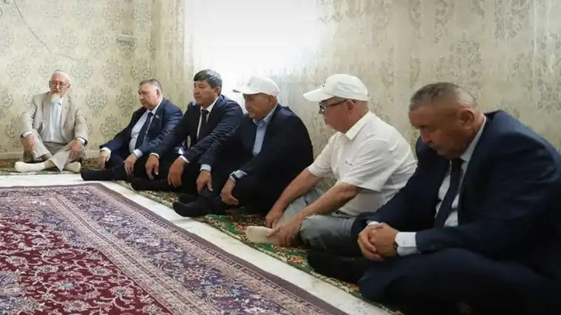 Герой Актау: общественность поддерживает семью спасателя, получившую квартиру в благодарность за его подвиг Астане