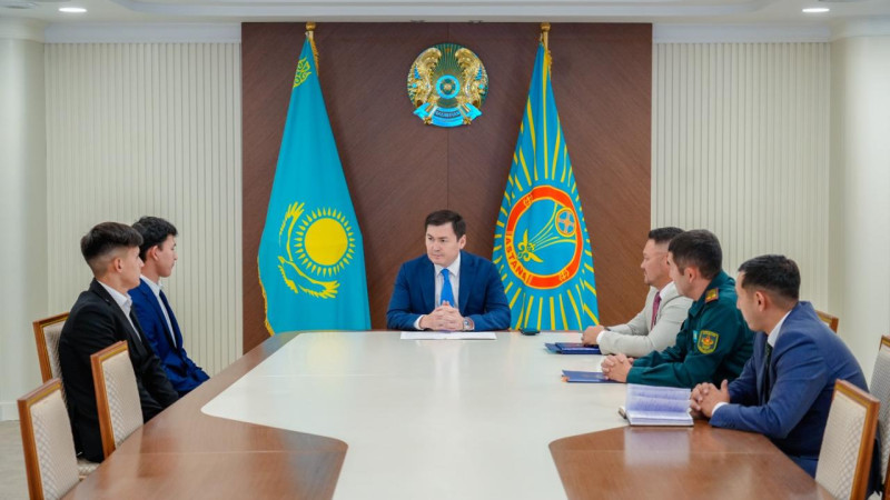 В Астане молодые военнослужащие получили ключи к знаниям: гранты как путеводные звезды в мир образования Астане