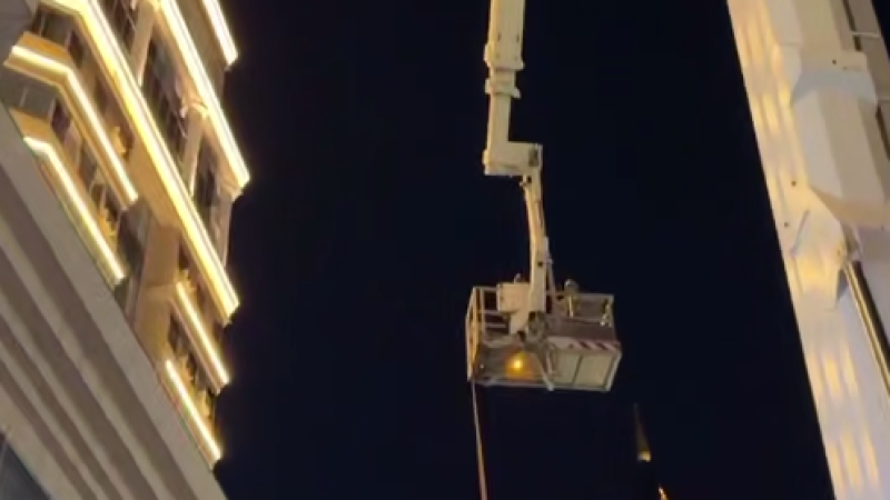 В Астане из-за пожара эвакуируют жильцов жилого комплекса 'Нурсая', среди которых находятся депутаты. Астане