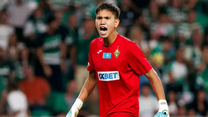 18-летний вратарь 'Кайрата' Шерхан Калмурза привлекает внимание испанских клубов после яркого выступления в Лиге чемпионов, подчеркивая растущий интерес к молодым талантам из Казахстана. Астане