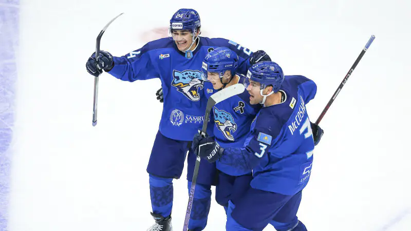 Хоккейный клуб "Барыс" одержал волевую победу над хабаровским "Амуром" в матче регулярного чемпионата КХЛ сезона-2025/26, что позволило команде стать лидером лиги. Астане