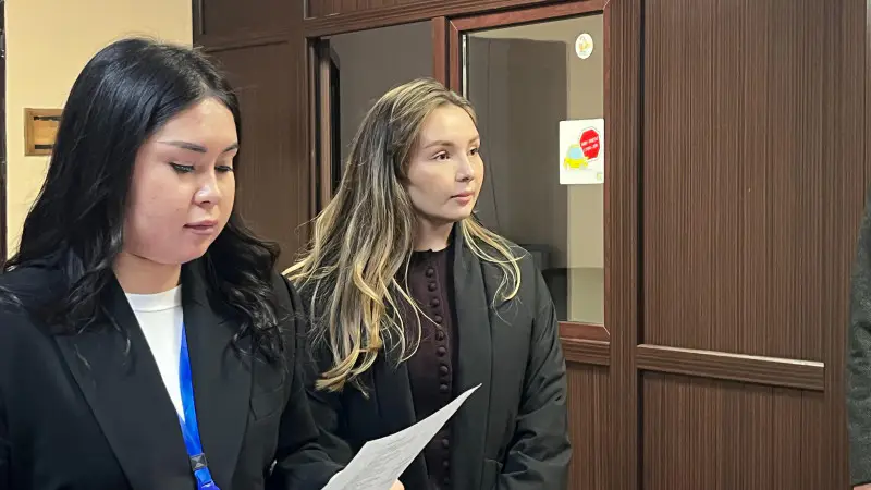 В Астане продолжается судебный процесс по делу супруги блогера Ерболата Жанабылова, Эльмиры Толегеновой. Представитель Комитета по регулированию игорного бизнеса предложил переквалифицировать дело в уголовное. Астане