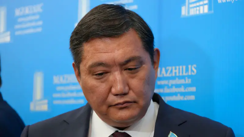 Депутат Базарбек призвал поддержать Aitu и отечественные разработки Астане