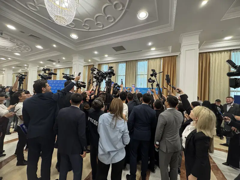 Мурат Нуртлеу с журналистами