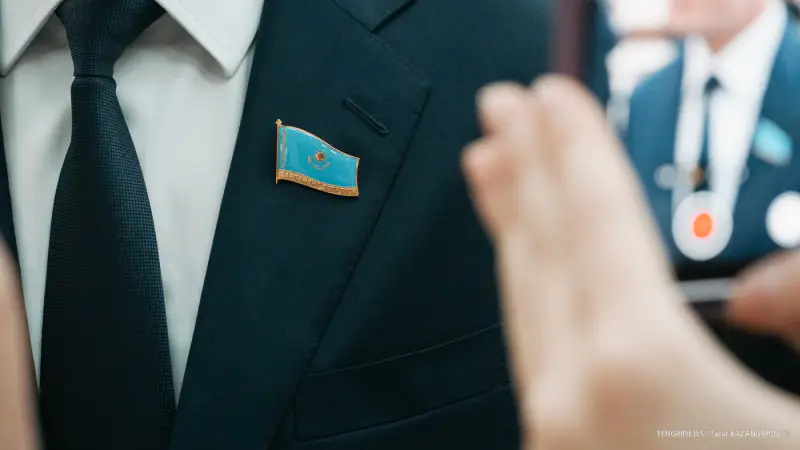 Касым-Жомарт Токаев предложил создать однопалатный Парламент в Казахстане, что вызвало обсуждение среди депутатов. Некоторые из них поддерживают идею, указывая на возможные преимущества в экономии и эффективности работы законодательного органа, в то время Астане