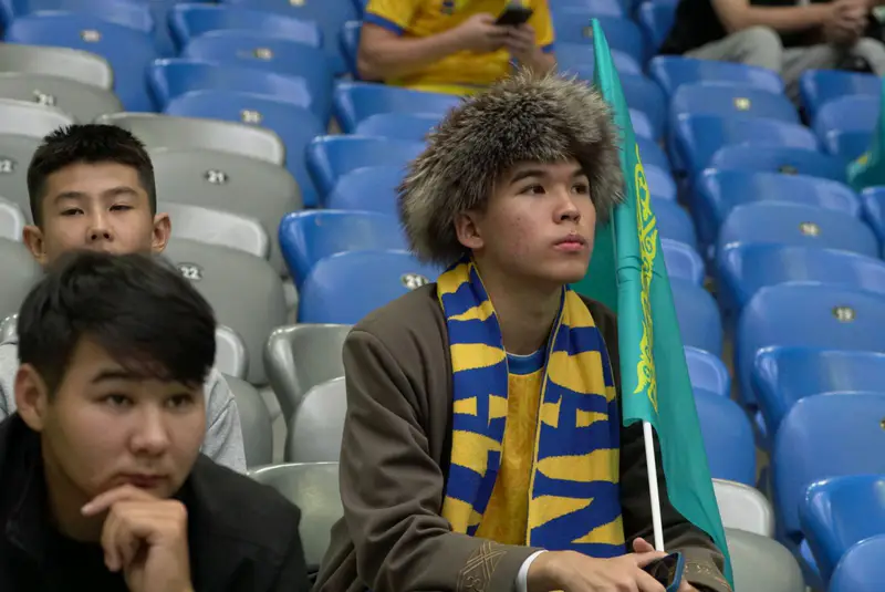 Футболисты на поле