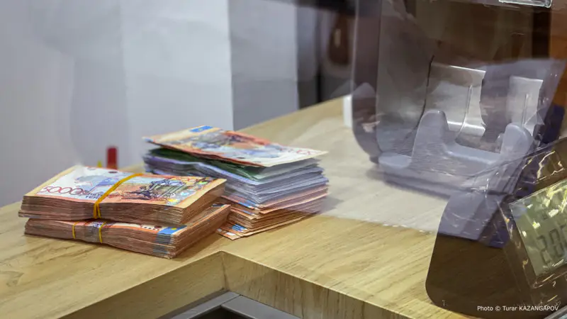 Казахстанцы массово отказываются от кредитов: более 4 миллионов человек воспользовались новой возможностью Астане