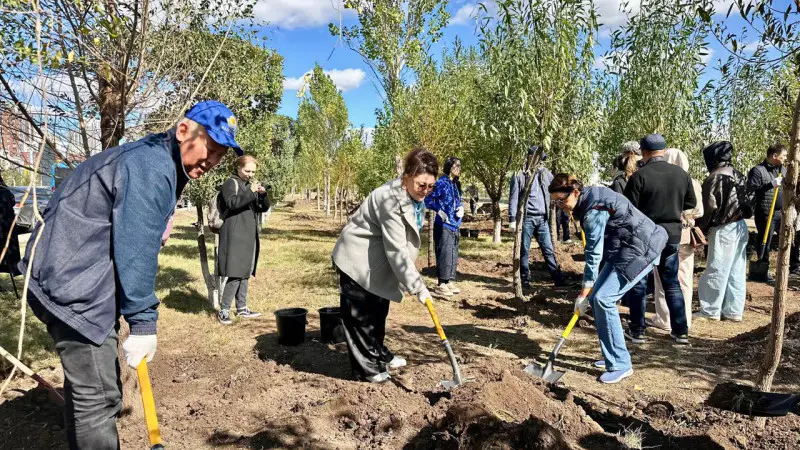Первый день экологического месячника "Таза Қазақстан: Таза Астана" прошёл в Астане: горожане активно участвуют в уборке и озеленении Астане