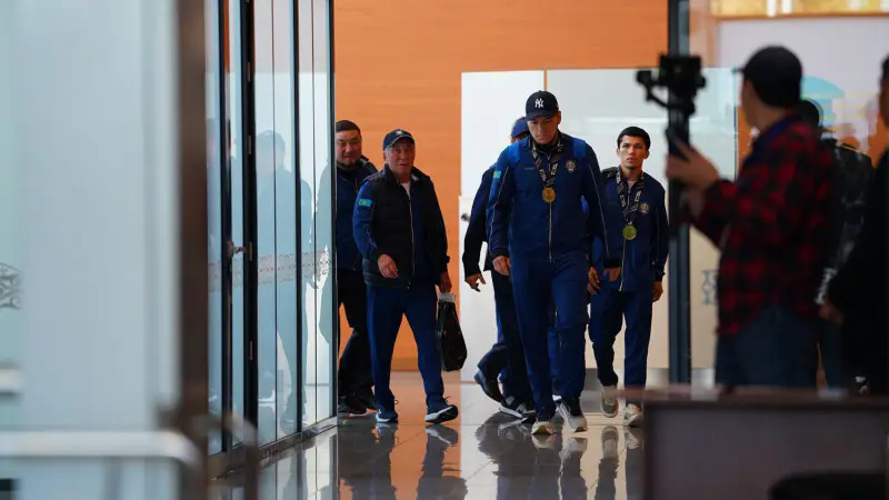 Возвращение казахстанских боксеров с чемпионата мира: новый виток в развитии национального спорта и вдохновение для будущих поколений Астане