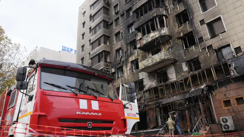 Масштабный пожар в центре Астаны: огонь охватил кафе на первом этаже восьмиэтажного жилого дома Астане
