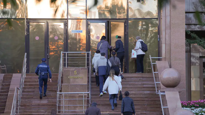 Астана встает с рассветом: новый график госслужащих Астане