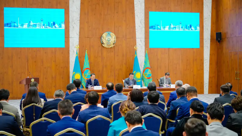 В Астане обсудили реализацию Послания Президента: встреча акима Жениса Касымбека с общественностью и предпринимателями Астане