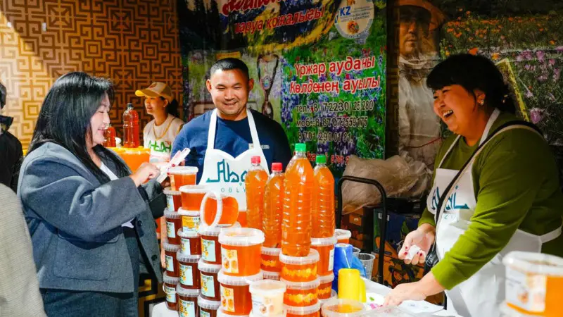 Аграрии Атырауской и Абайской областей представляют свои дары на ярмарке в Астане Астане