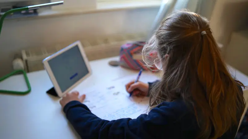 Школьников Алматы могут перевести на удаленку из-за гриппа и простуды Астане