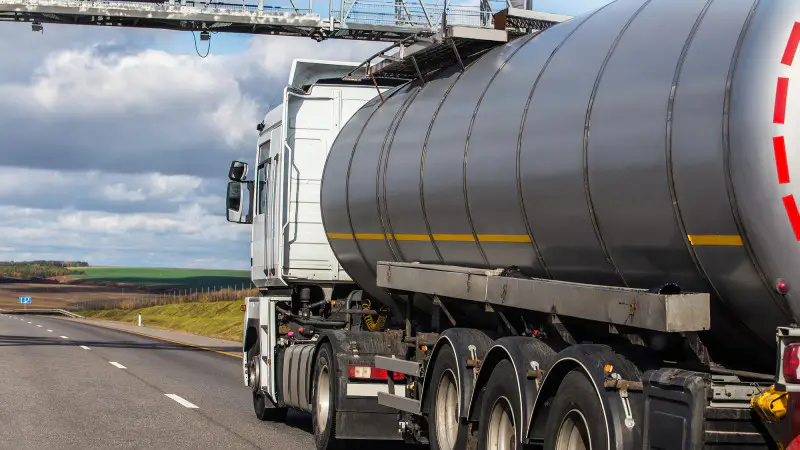 Возможный дефицит ГСМ в Казахстане: Минэнерго успокаивает, но эксперты предупреждают о росте цен на заправках Астане