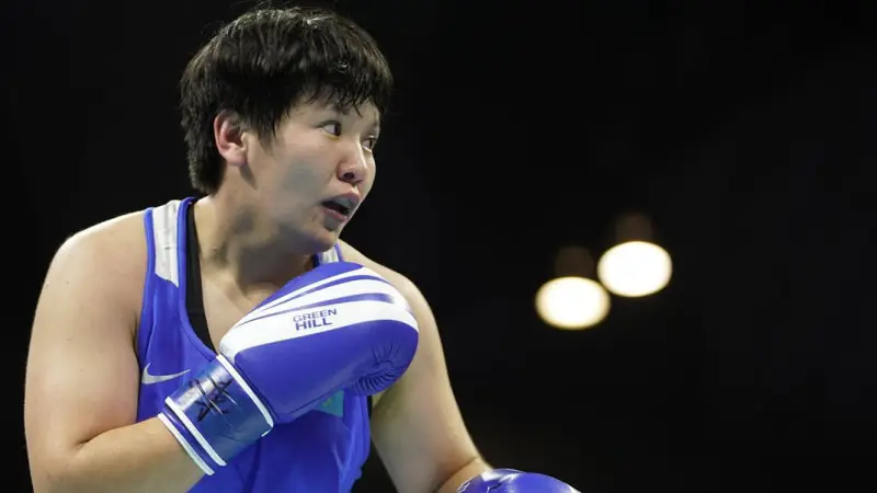 Гульсая Ержан из Казахстана одерживает суперкамбэк и выходит в 1/4 финала ЧМ по боксу в весовой категории до 80 кг Астане