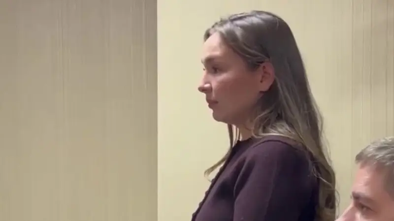 Супруга блогера Ерболата Жанабылова Эльмира Толегенова не смогла ответить на все вопросы суда в Астане Астане