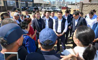 Аким Алматы Дархан Сатыбалды провёл встречу с жителями Алатауского района в микрорайонах Рахат-Мадениет и Алгабас