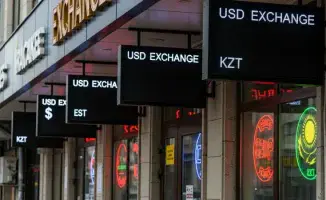 Курс валют: уличные табло исчезают, обмен внутри пунктов