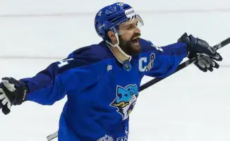 Столичный 'Барыс' стартует с волевой победы над 'Трактором' в КХЛ