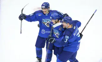 Хоккейный клуб "Барыс" одержал волевую победу над хабаровским "Амуром" в матче регулярного чемпионата КХЛ сезона-2025/26, что позволило команде стать лидером лиги.